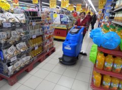 煙臺(tái)超市選用青島容恩洗地機(jī)