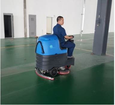 駕駛式洗地車