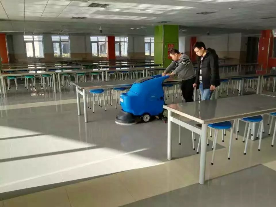 手推式洗地機(jī)