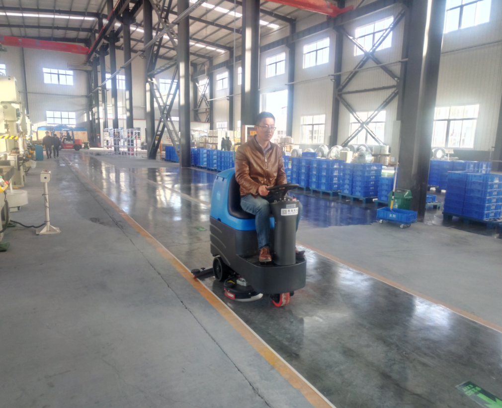 汽車配件廠用洗地機 容恩R-QQ駕駛式洗地車